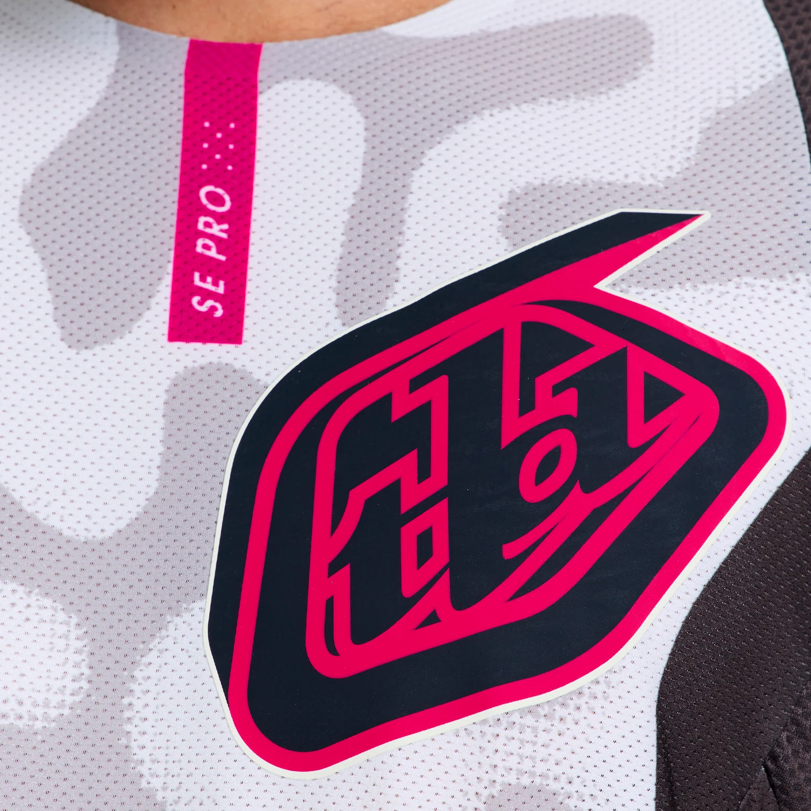 Troy Lee Designs 26.1 SE Pro Jersey - Myth Dark Olive / Pumice - Image 4